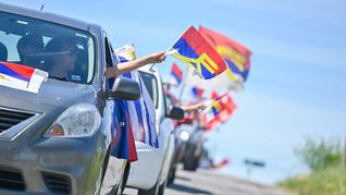 El Frente Amplio realiza una caravana en Montevideo al igual que el Partido Nacional.