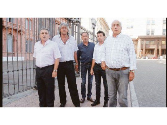 Quinteto. Schmid (Puertos), Pérez (Camioneros), Maturano (Ferroviarios), Brey (Aeronavegantes) y Fernández (Colectiveros), por más protagonismo.