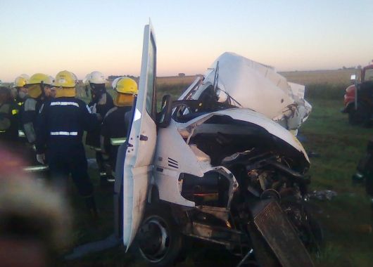 Tragedia en Vedia: 13 muertos por choque frontal (foto 1)