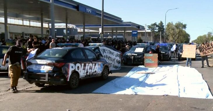 La protesta policial en Santa Fe mantiene el vilo a esa provincia. La protesta policial en Santa Fe mantiene el vilo a esa provincia.