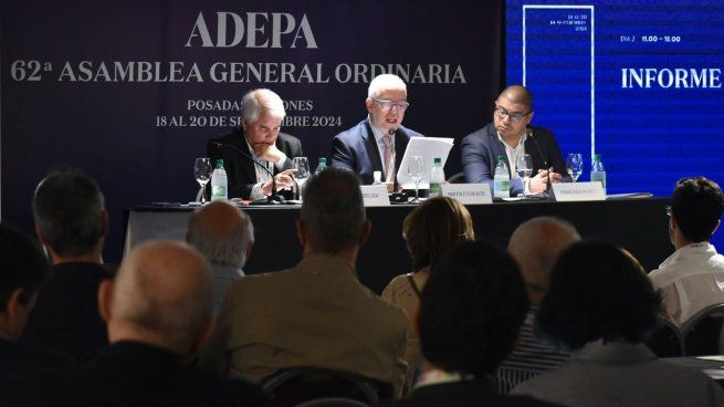 En su mensaje ante los asambleístas reunidos en Posadas, Etchevers, titular de la entidad más representativa de la industria periodística argentina, enumeró y explicó las acciones institucionales realizadas desde fines de 2023 y a lo largo de 2024