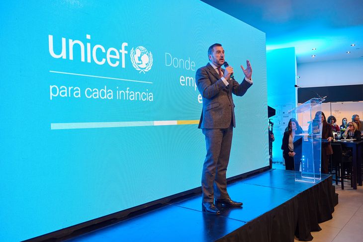 UNICEF trabaja en Argentina desde 1985 en la promoción y el cumplimiento de la Convención sobre los Derechos del Niño UNICEF trabaja en Argentina desde 1985 en la promoción y el cumplimiento de la Convención sobre los Derechos del Niño