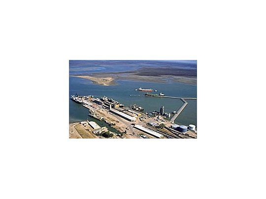 El accidente ocurrió en la zona de Puerto Galván, a 10 kilómetros del centro de la ciudad de Bahía Blanca.