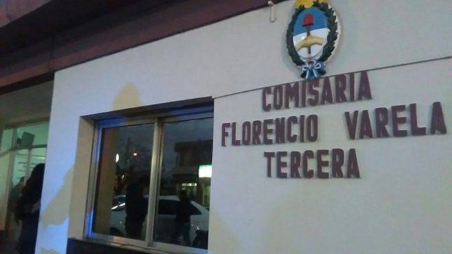 Un detenido por gatillo fácil fue sorprendido tomando mate con un comisario en Florencio Varela