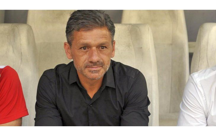 El segundo retiro de Nelson Vivas. Ahora dejó de ser DT.