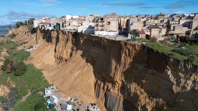 Unas 1500 personas debieron ser evacuadas en Sicilia por un deslizamiento de tierra de grandes proporciones.