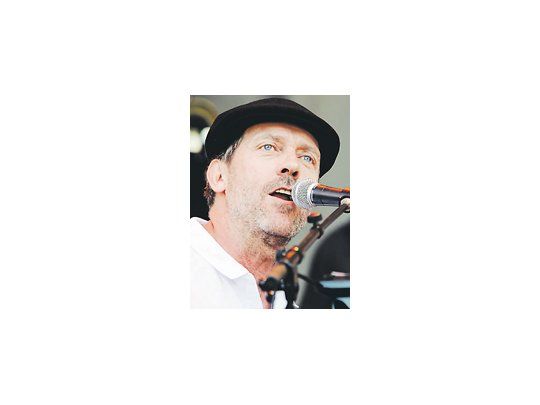 El protagonista de la serie «Dr. House», Hugh Laurie, viene a la Argentina en su faceta de músico de jazz y blues para actuar en el Luna Park y en el Teatro Metropolitano de Rosario.