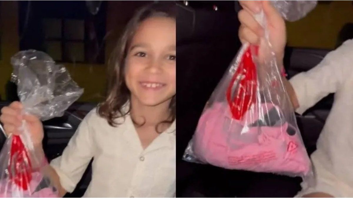 Lionel Messi gave his shirt to the son of a renowned singer