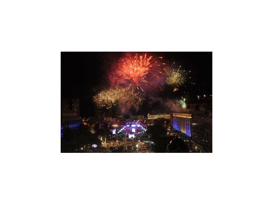 Fuegos artificiales en la Plaza de Mayo.