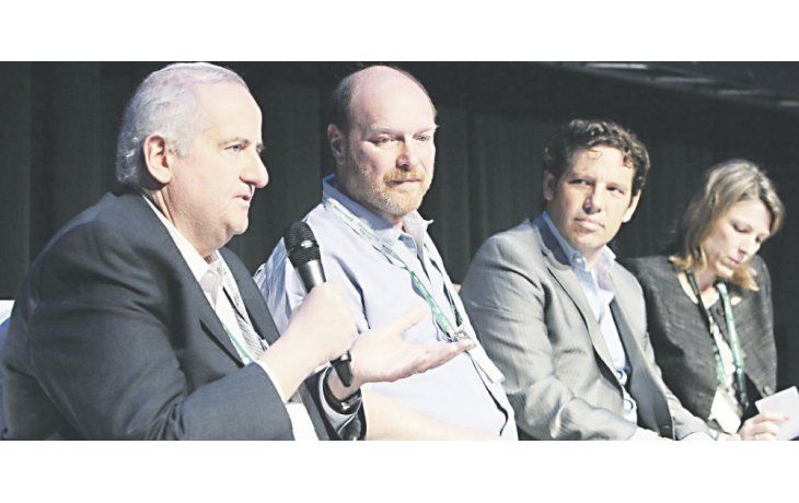 expositores. Luis Pagani, Gustavo Grobocopatel y Martín Ramos coincidieron en un panel organizado por el IAEF. Se habló de una demanda enorme para exportar, pero de falta de competitividad.
