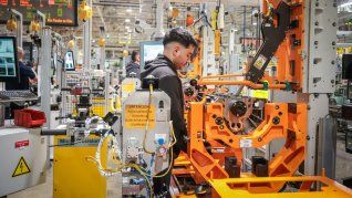 La industria automotriz cerró octubre con un leve repunte mensual La industria automotriz cerró octubre con un leve repunte mensual