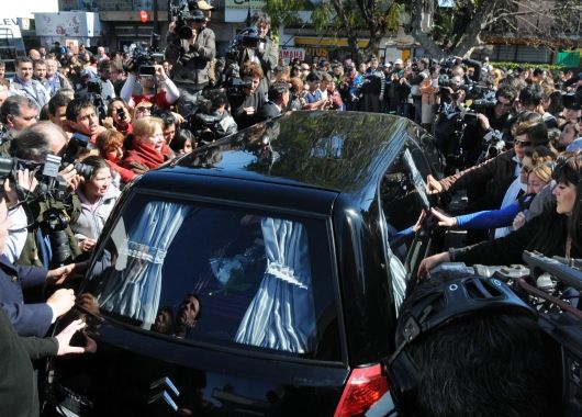Emotiva y multitudinaria despedida de Candela (foto 1)
