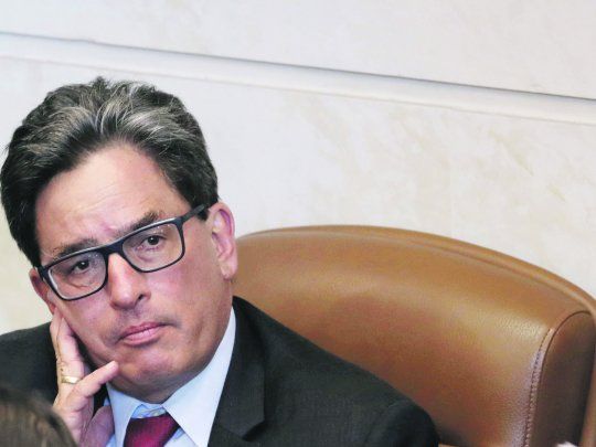 DESPEDIDA. El ahora exministro de Hacienda, Alberto Carrasquilla, dijo que dio un paso al costado para facilitar los consensos. 