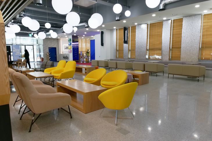 Kaist es una casa de estudios, la primera orientada a la ciencia y la tecnología establecida en 1971 en Daedeok Innopolis, Daejeon.