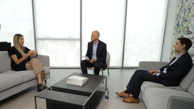 Nicolás Razzetti, del Banco Credicoop; y María José DelBoca, de BYMA, participaron del primer panel de Ámbito Debate sobre Finanzas& Inversiones.