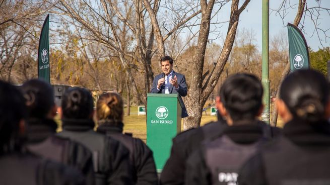 Los 50 nuevos efectivos se suman a la Patrulla Municipal de San Isidro, que ya cuenta con 100 agentes este año para intensificar la seguridad en el distrito.
