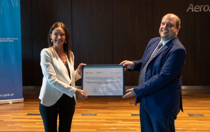 ámbito.com | PAG10-PAG10- Están el presidente de Aerolíneas Argentinas, Pablo Ceriani, y la titular de la ANAC, Paola Tamburelli.JPG