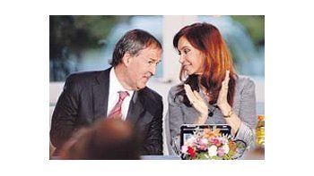 Cristina de Kirchner y el gobernador Juan Schiaretti, durante el actoen la residencia de Olivos. Aunque fuera de la foto, tambiéncompartió sonrisas con el ex juecista y hoy K Daniel Giacomino.