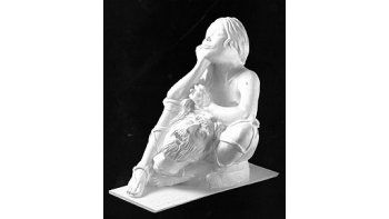 ámbito.com | Para sus esculturas, Lorena Guzmán toma en esencia ciertasfiguras representativas de la mitología griega dándolesun golpe de tuerca que las subvierte y transgrede.