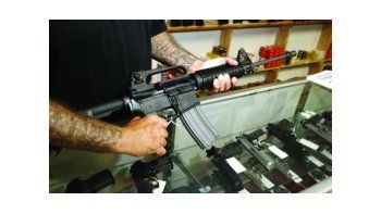 Tras la masacre en el cine, crecieron las ventas de armas en Colorado