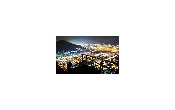 La ciudad santa de Mina iluminada a la espera de los fieles