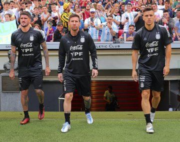 Messi y sus guardaespaldas. El capitán del seleccionado argentino le respondió a Kylian Mbappé quien había deslizado que en Sudamérica no hay una competencia seria para llegar al Mundial.