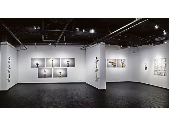 Fundación Klemm. La muestra reúne obras de Ester Nazarian, José Luis Landet y Hernán Sansone.