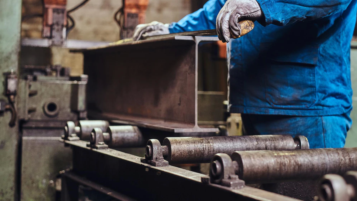 Which companies invested the most in machinery in the second quarter?