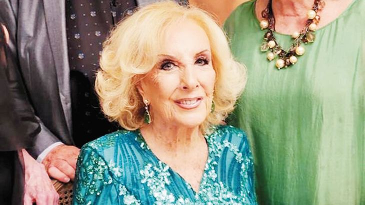 Festejo. Héctor Vidal Rivas y la presidenta de ALPI, Teresa González Fernández entre los 45 invitados al cumpleaños de Mirtha Legrand.