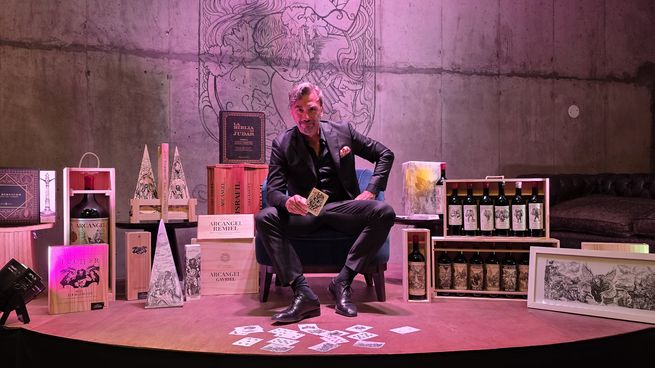 Economista, escultor, diseñador, bodeguero y creador de marcas disruptivas, Andrés Ridois construyó una historia singular dentro de la industria vitivinícola argentina.
