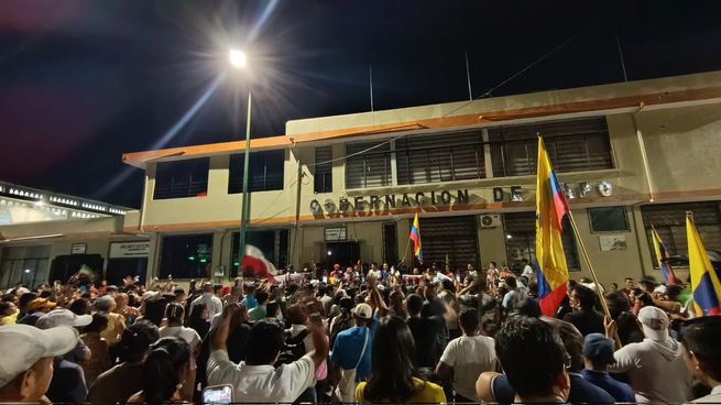 La Confederación de Nacionalidades Indígenas de la Amazonia Ecuatoriana (Confenaie) tomaron este jueves a la noche la Gobernación de Napo la noche de este jueves.