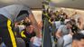 Los jugadores de Peñarol saltaron y golpearon los asientos durante el vuelo hacia Buenos Aires.