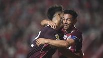 Lanús ganó con lo justo y todavía da pelea.