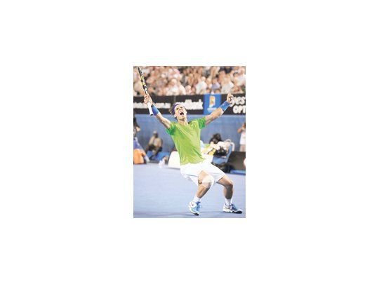Nadal festeja como desahogándose tras su éxito ante Federer.