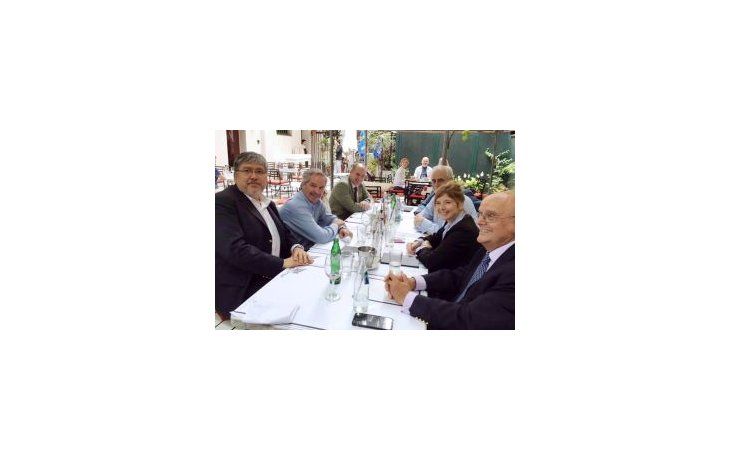 Los comensales: Chino Navarro, Felipe Solá, Ignacion De Mendiguren, Cristina Álvarez Rodríguez y Jorge Taiana entre otros.