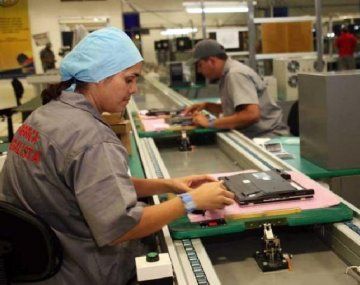 la informalidad laboral subio al 43% en el cuarto trimestre de 2025, con mayor incidencia en mujeres y jovenes la informalidad laboral subio al 43% en el cuarto trimestre de 2025, con mayor incidencia en mujeres y jovenes