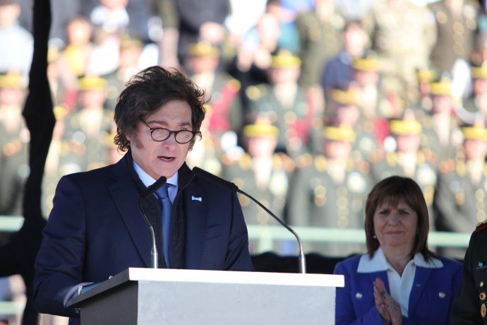 Milei prefirió el Campo de Polo. De fondo, Bullrich, al acecho.