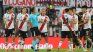 Los jugadores de River se van al humo a Darío Herrera tras el penal no cobrado 