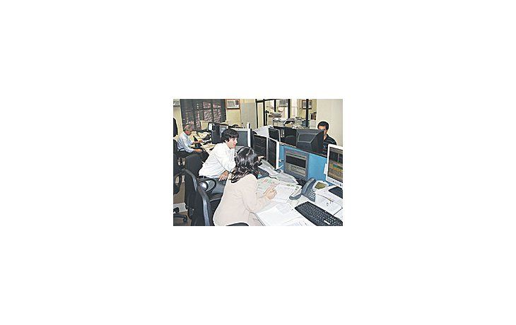 Una mesa de dinero con hábiles operadores y monitores on line con el mundo, para negociar decenas de millones de dólares cada día.