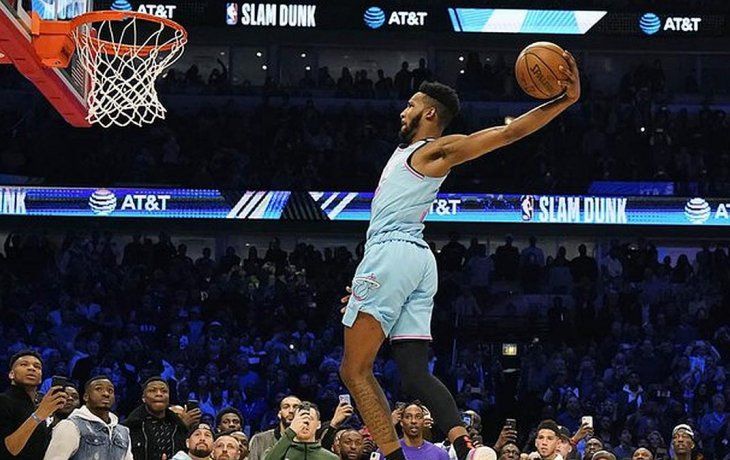 El alero de los Miami Heat&nbsp;Derrick Jones Jr. ganó este sábado el concurso de volcadas del Juego de las Estrellas de la&nbsp;NBA&nbsp;contra&nbsp;Aaron Gordon&nbsp;en una de las finales más vibrantes de los últimos años que necesitó de dos desempates.