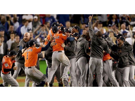 Los Astros de Houston se coronaron campeones de la MLB por primera vez en su historia.