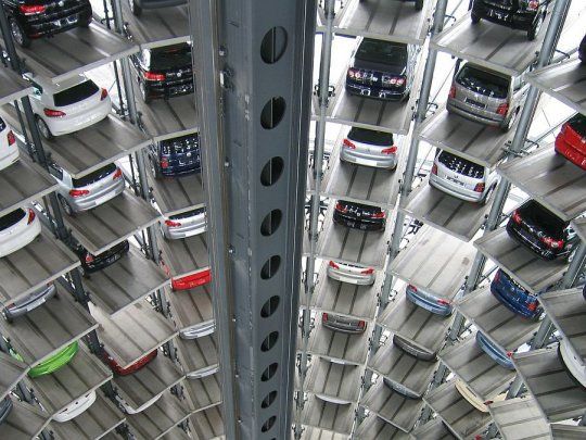 Se espera que la producción automotriz mundial caiga por tercer año consecutivo, en un 2,6%, hasta los 89 millones de vehículos en 2020, tras un descenso de la demanda en China, Europa y Estados Unidos, dijo la firma con sede en Stuttgart.