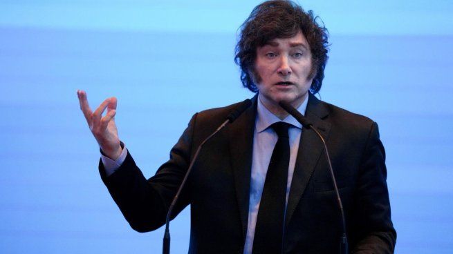 Vetos y más motosierra: Javier Milei acelera pese a la derrota electoral