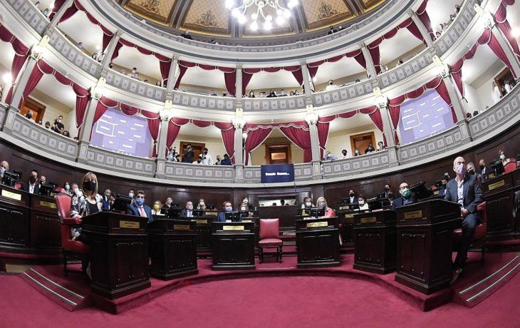 Juraron los nuevos senadores bonaerenses en la Sesión Preparatoria. Juraron los nuevos senadores bonaerenses en la Sesión Preparatoria.