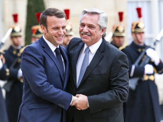 El presidente Alberto Fernández junto a su par de Francia, Emmanuel Macron.