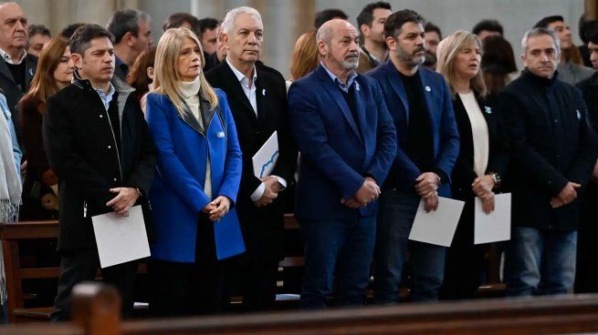 Axel Kicillof y su gabinete participan del Tedeum en La Plata.