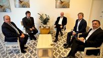 El Presidente y el embajador ante los EEUU con directivos del BM.&nbsp;