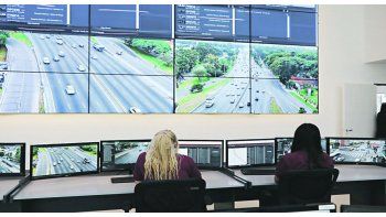 Control. Las imágenes de las cámaras de seguridad se siguen en tiempo real desde los centros de monitoreo.