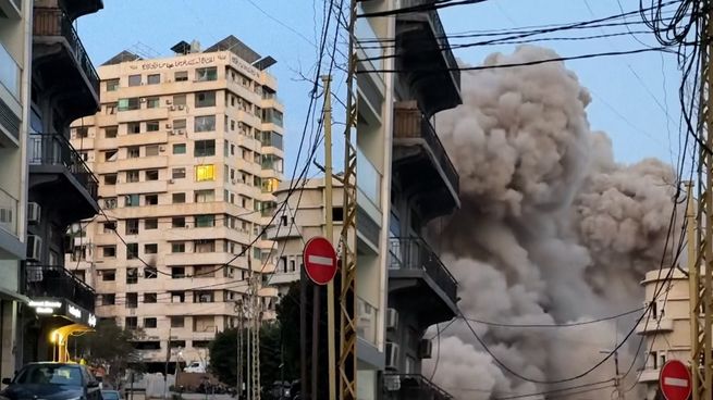 Las explosiones se extendieron durante horas y sacudieron la capital.