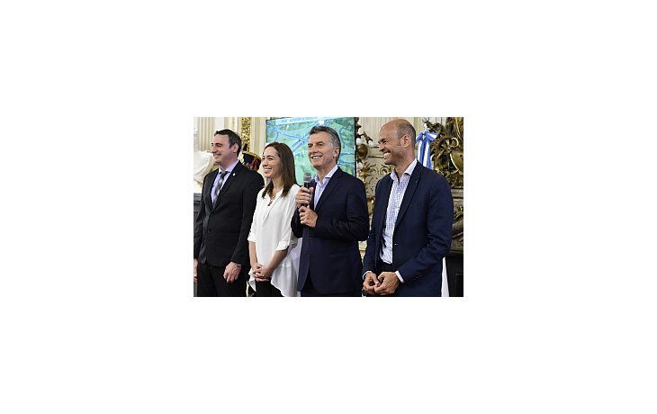 Macri hizo los anuncios desde el Salón Blanco de la Casa Rosada